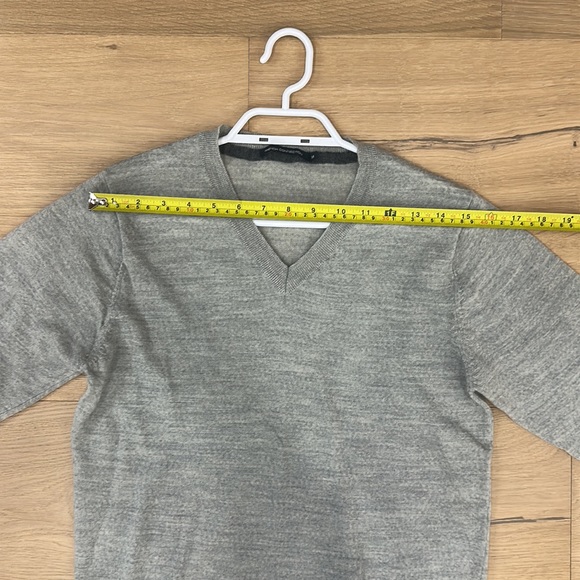 EUC French Connection V Neck Sweater - SIZE M - Picture 8 of 9